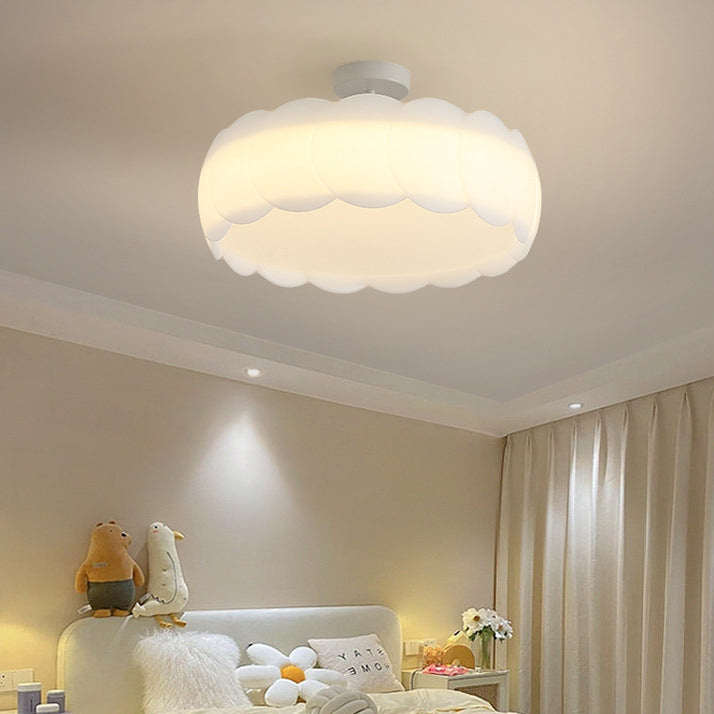 Zeitgenössische kreative Metall-PE-Rundwelle LED-Deckenleuchte für Schlafzimmer & Wohnzimmer 