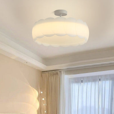 Zeitgenössische kreative Metall-PE-Rundwelle LED-Deckenleuchte für Schlafzimmer & Wohnzimmer 