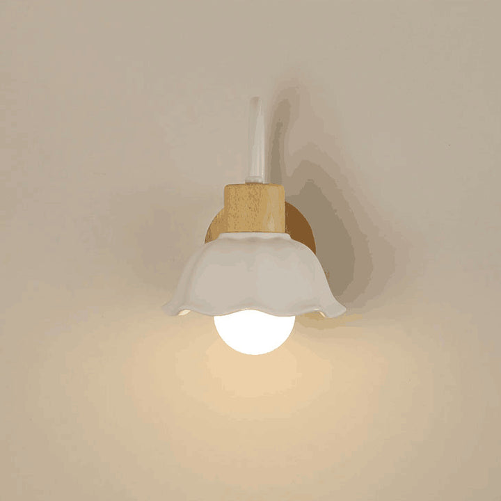 Lámpara de aplique de pared de 1 luz redonda de flores de vidrio cerámico acrílico escandinavo contemporáneo para dormitorio y sala de estar 