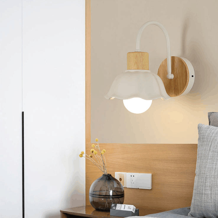 Lámpara de aplique de pared de 1 luz redonda de flores de vidrio cerámico acrílico escandinavo contemporáneo para dormitorio y sala de estar 