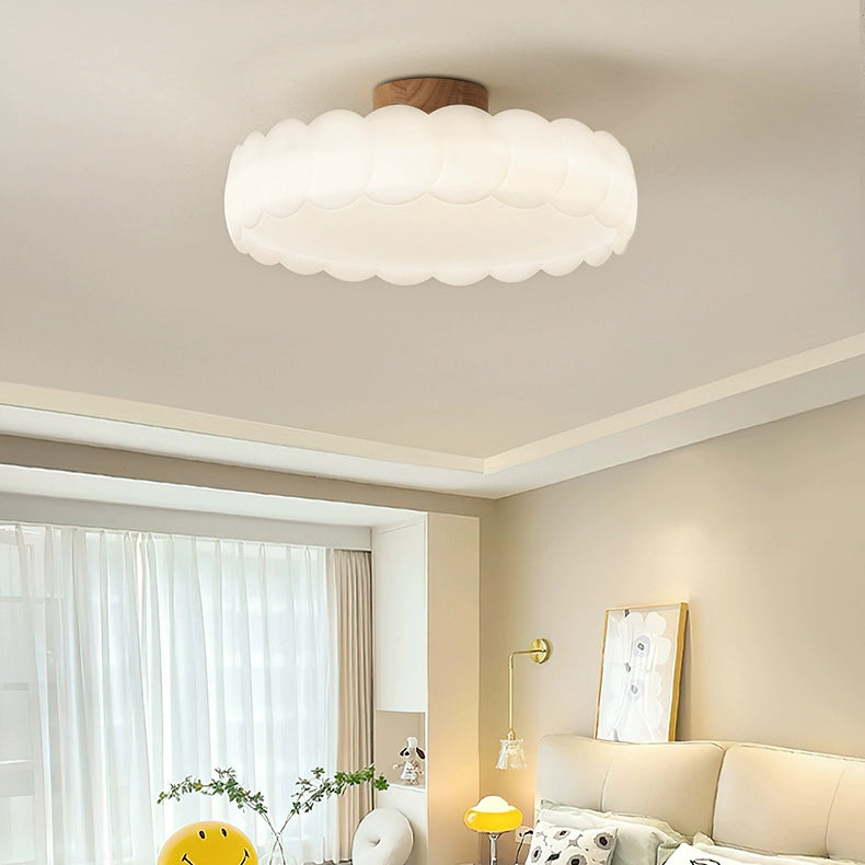 Moderne minimalistische PE Eisen wellige runde LED-Deckenleuchte zur halbeingebauten Montage für Schlafzimmer und Wohnzimmer 