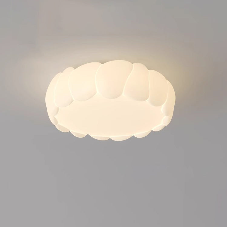 Luz de techo empotrada LED redonda de burbuja de crema de hierro PE creativa contemporánea para dormitorio y sala de estar 