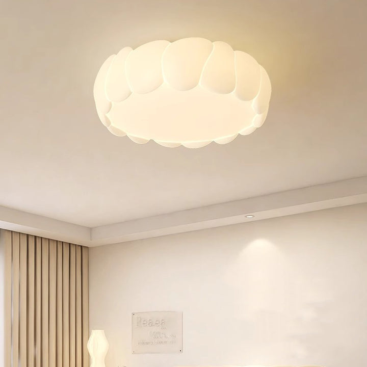 Luz de techo empotrada LED redonda de burbuja de crema de hierro PE creativa contemporánea para dormitorio y sala de estar 