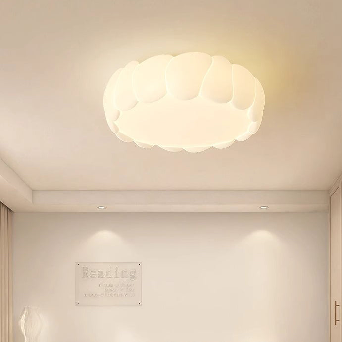 Luz de techo empotrada LED redonda de burbuja de crema de hierro PE creativa contemporánea para dormitorio y sala de estar 