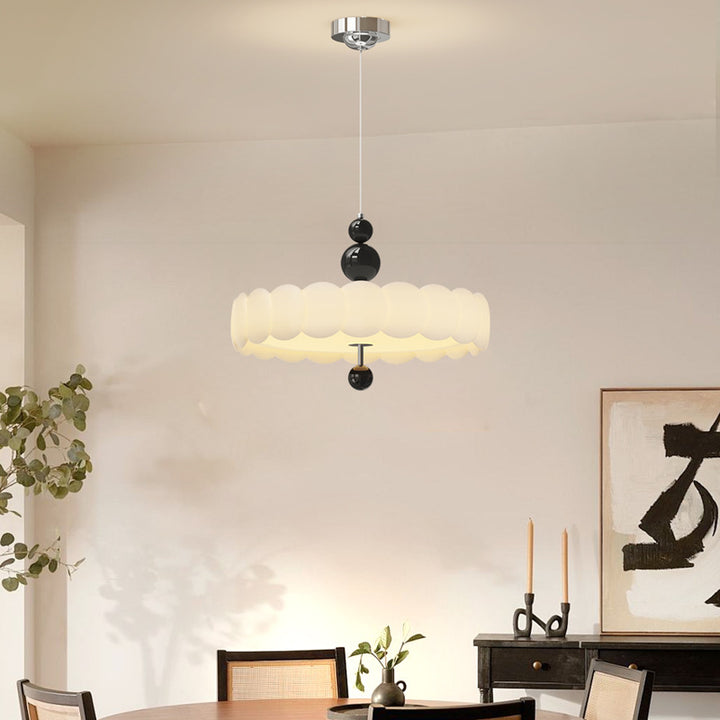 Traditioneller französischer PE Eisen-Creme-Bewegungs-Globus-LED-Kronleuchter für Schlafzimmer &amp; Wohnzimmer 