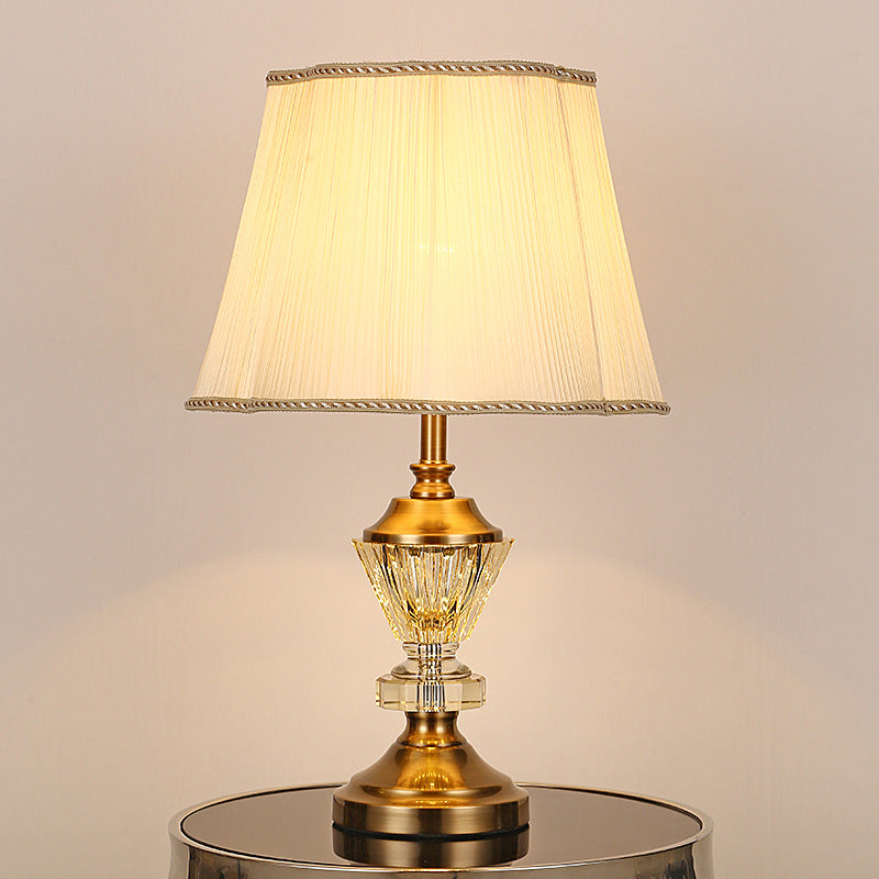 Moderne Luxus Kristall Stoff Metall Trapez Runde Ventilator Form 1-Licht Tischlampe Für Schlafzimmer &amp; Wohnzimmer 