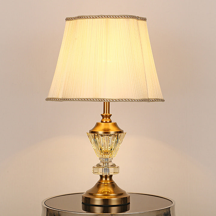 Moderne Luxus Kristall Stoff Metall Trapez Runde Ventilator Form 1-Licht Tischlampe Für Schlafzimmer &amp; Wohnzimmer 