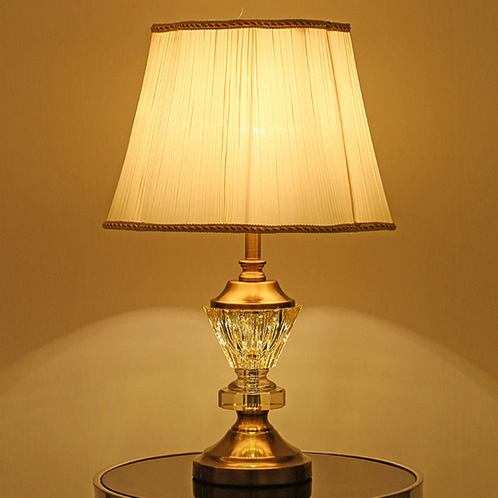 Moderne Luxus Kristall Stoff Metall Trapez Runde Ventilator Form 1-Licht Tischlampe Für Schlafzimmer &amp; Wohnzimmer 