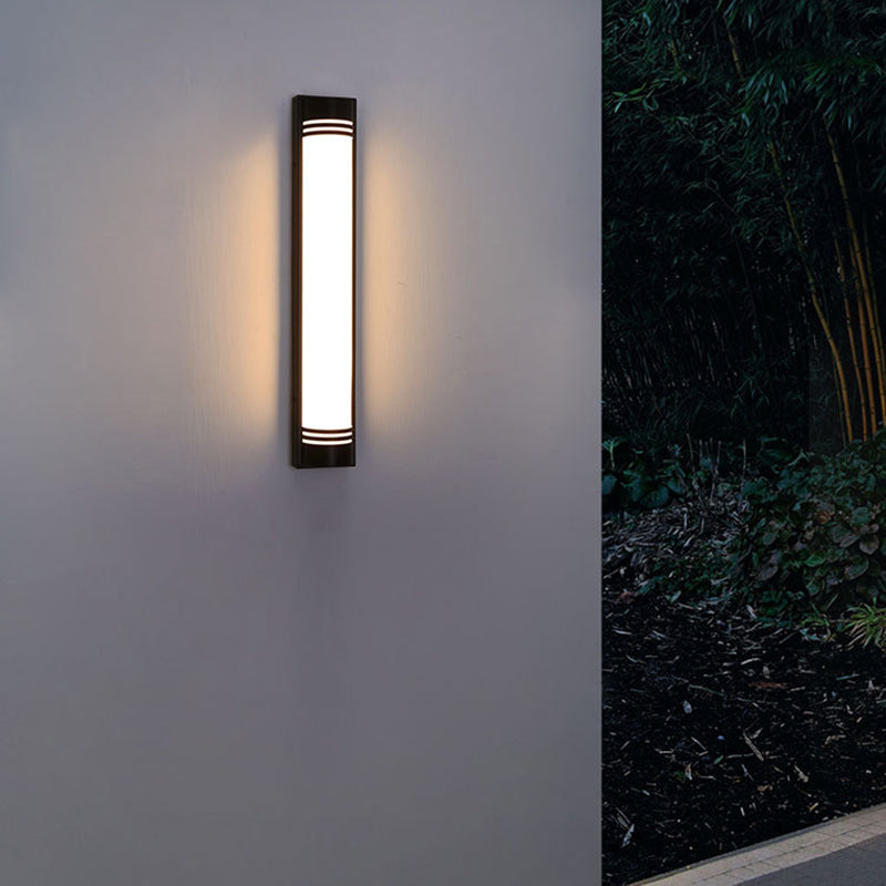 Moderne minimalistische Wandleuchte aus Acryl und Edelstahl mit rechteckigen Streifen und LED für den Außenbereich 
