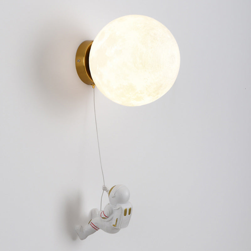 Moderne Art Deco PLA Harz Eisen Astronaut Planet Design 1-Licht Wandleuchte für Schlafzimmer & Wohnzimmer 