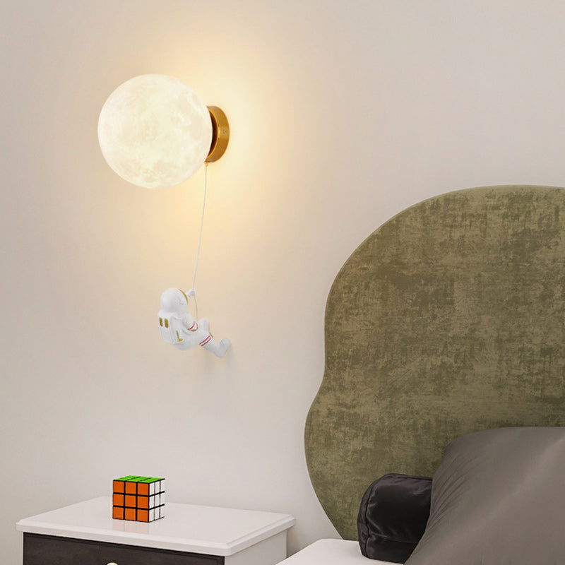 Moderne Art Deco PLA Harz Eisen Astronaut Planet Design 1-Licht Wandleuchte für Schlafzimmer &amp; Wohnzimmer 