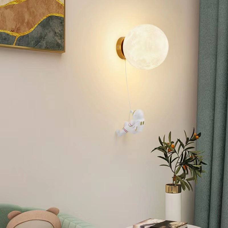 Moderne Art Deco PLA Harz Eisen Astronaut Planet Design 1-Licht Wandleuchte für Schlafzimmer &amp; Wohnzimmer 