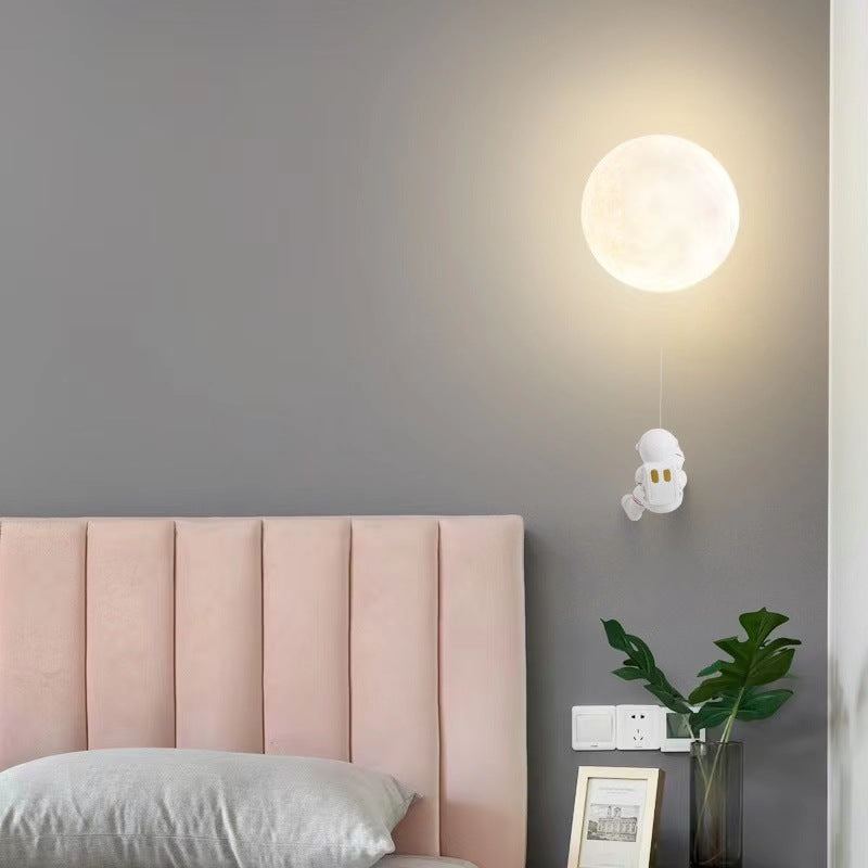 Moderne Art Deco PLA Harz Eisen Astronaut Planet Design 1-Licht Wandleuchte für Schlafzimmer & Wohnzimmer 