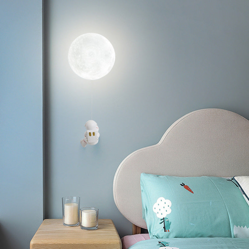 Moderne Art Deco PLA Harz Eisen Astronaut Planet Design 1-Licht Wandleuchte für Schlafzimmer & Wohnzimmer 