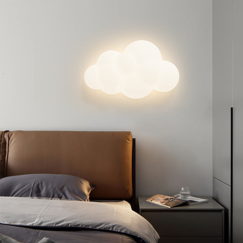 Applique murale LED en forme de nuage en fer créatif contemporain pour chambre à coucher et salon 