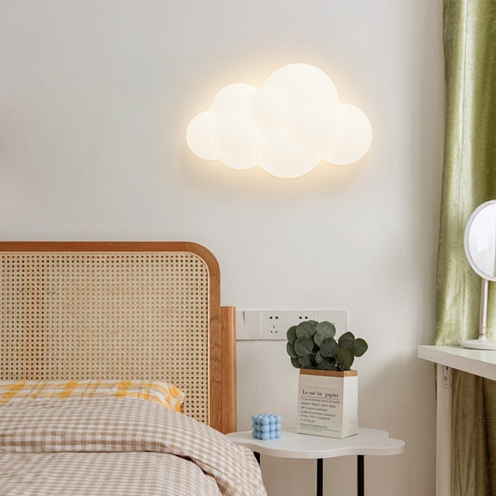 Applique murale LED en forme de nuage en fer créatif contemporain pour chambre à coucher et salon 