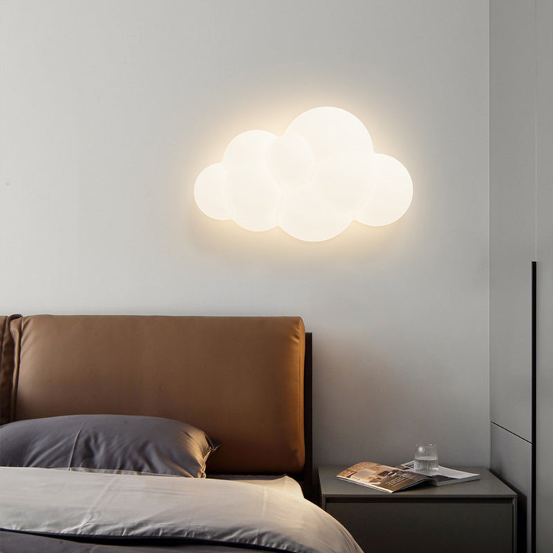 Applique murale LED en forme de nuage en fer créatif contemporain pour chambre à coucher et salon 