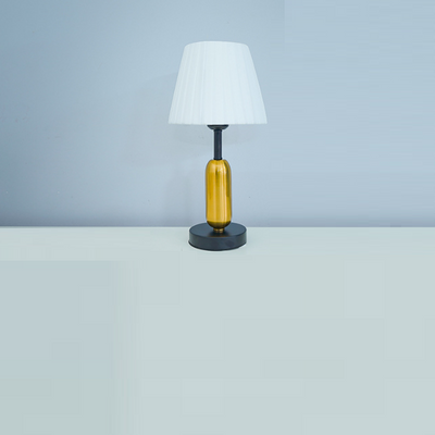 Zeitgenössische skandinavische Stoff-Metall-Ventilator-förmige runde Zylinder-LED-Tischlampe für das Schlafzimmer 