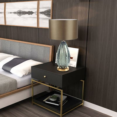 Zeitgenössische skandinavische Stoff Metall Kristall Oval Runde 1-Licht Tischlampe für das Schlafzimmer 