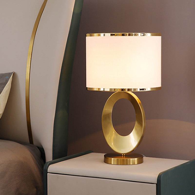 Zeitgenössische kreative Stoff-Metall-Rundring-1-Licht-Tischlampe für Schlafzimmer & Wohnzimmer 