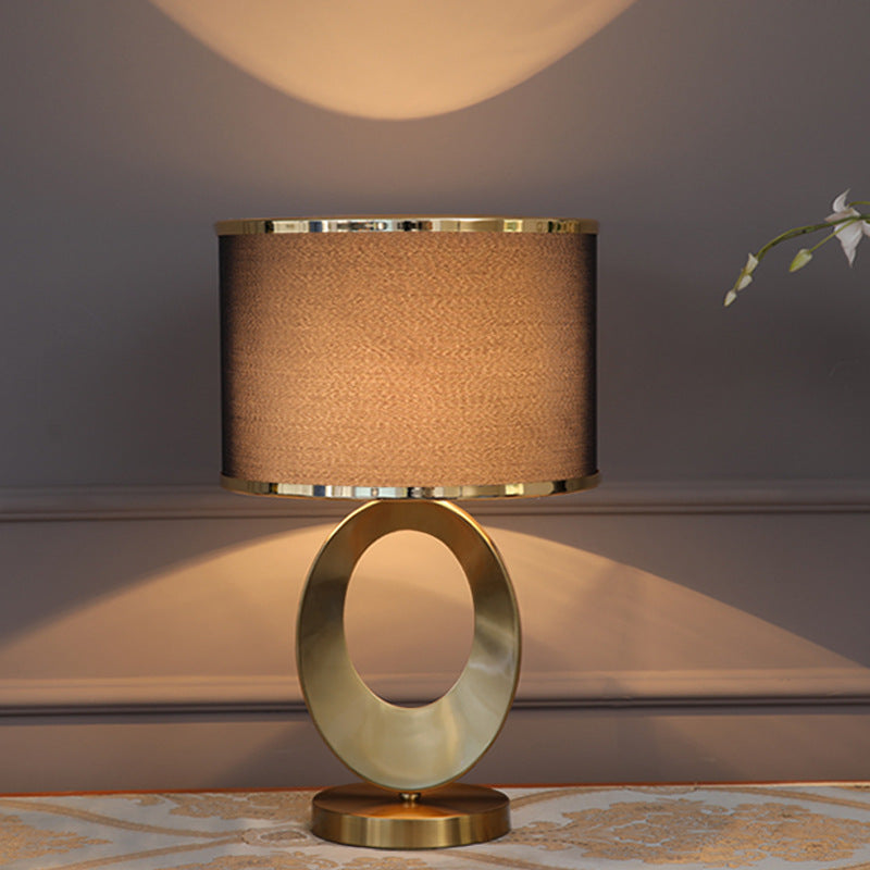 Zeitgenössische kreative Stoff-Metall-Rundring-1-Licht-Tischlampe für Schlafzimmer & Wohnzimmer 