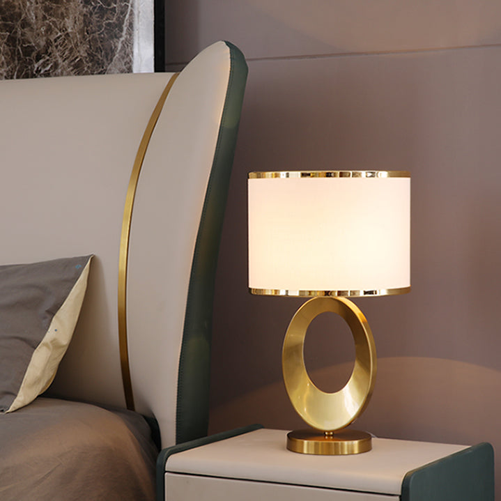 Zeitgenössische kreative Stoff-Metall-Rundring-1-Licht-Tischlampe für Schlafzimmer & Wohnzimmer 