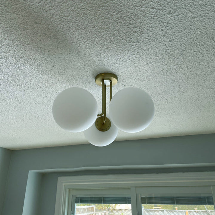 Lustre semi-encastré à 3 lumières avec globe en verre et laiton scandinave contemporain pour chambre et salon 