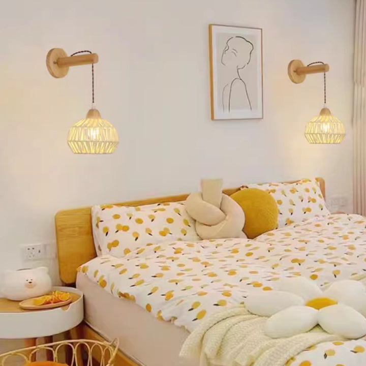 Traditionelle japanische Rattan-Massivholz-Hohlrunde 1-Licht-Wandleuchte für Schlafzimmer & Wohnzimmer 