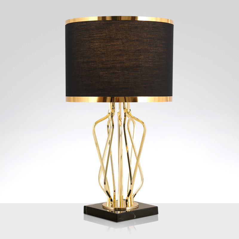 Zeitgenössische kreative Stoff-Metall-Marmor-Gebogene runde 1-Licht-Tischlampe für das Schlafzimmer 