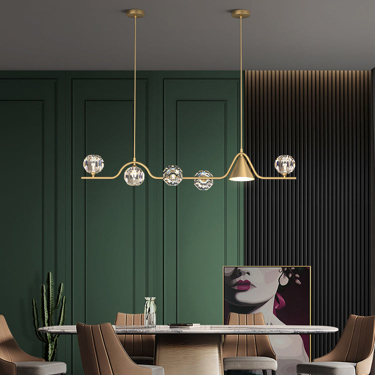 Candelabro lineal LED cónico de latón y cristal escandinavo contemporáneo para comedor 