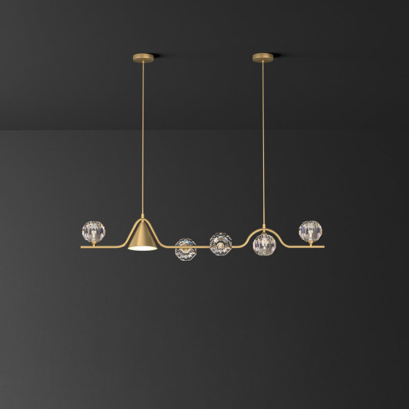 Candelabro lineal LED cónico de latón y cristal escandinavo contemporáneo para comedor 