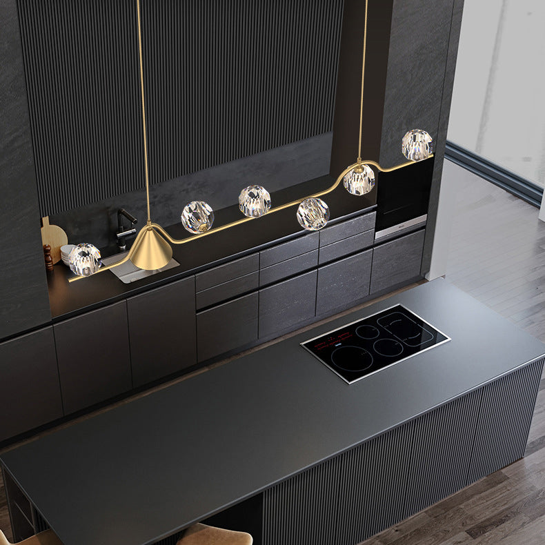 Candelabro lineal LED cónico de latón y cristal escandinavo contemporáneo para comedor 