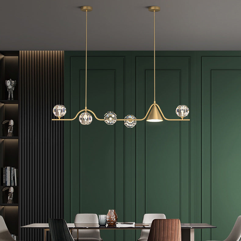 Candelabro lineal LED cónico de latón y cristal escandinavo contemporáneo para comedor 