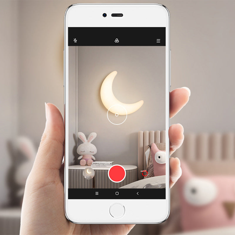 Moderne minimalistische Acryl-Messing-Halbmond-LED-Wandleuchte für das Schlafzimmer 