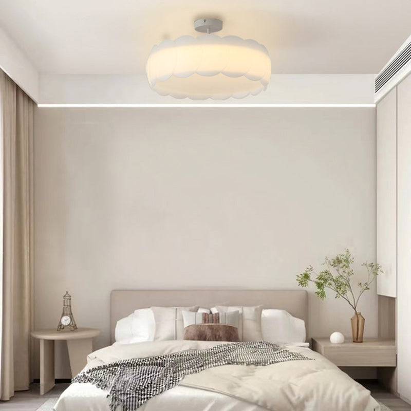 Moderne minimalistische Metall-PE-runde wellige LED-Deckenleuchte für das Schlafzimmer 