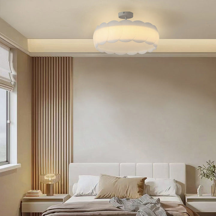 Moderne minimalistische Metall-PE-runde wellige LED-Deckenleuchte für das Schlafzimmer 