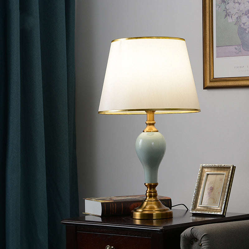 Lampe de table 1 lumière en laiton chinois traditionnel en céramique tissu en forme d&