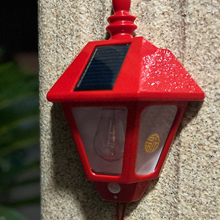 Traditionelle chinesische ABS Eisen Fu Zeichen Kegel 1-Licht Solar Wandleuchte Lampe für den Außenbereich 