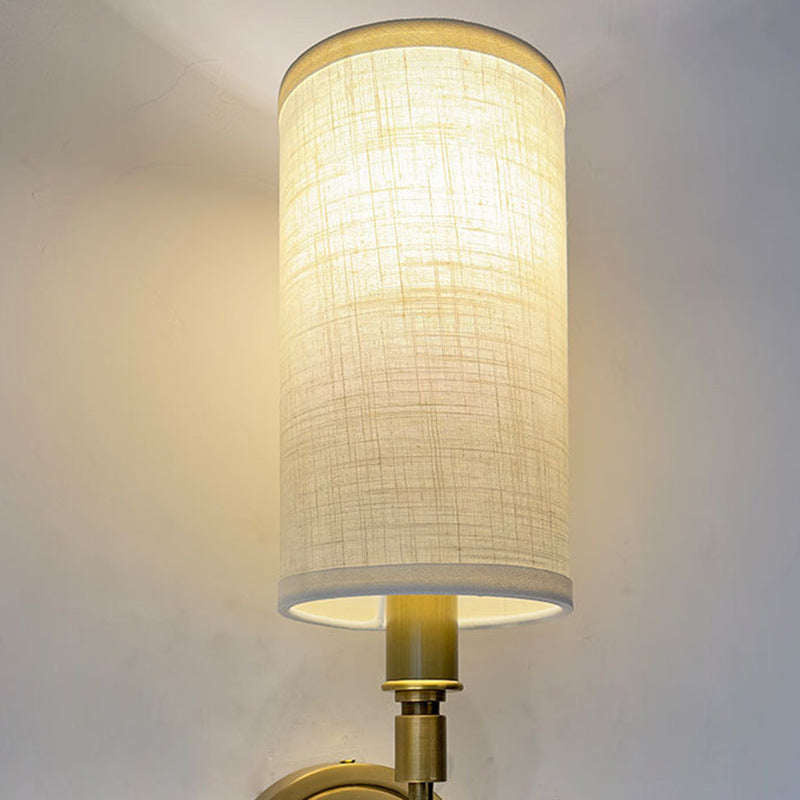 Moderne minimalistische Leinen-Messing-runde zylindrische 1-Licht-Wandleuchte für das Schlafzimmer 