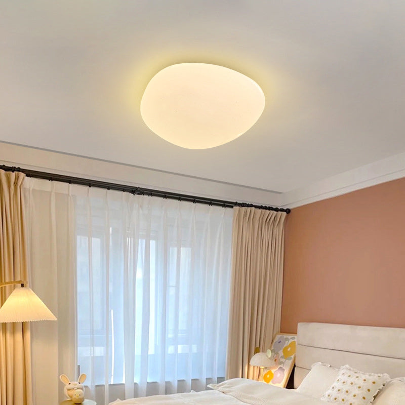 Plafonnier LED en forme de galet en fer PE minimaliste moderne pour chambre 