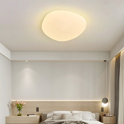 Plafonnier LED en forme de galet en fer PE minimaliste moderne pour chambre 