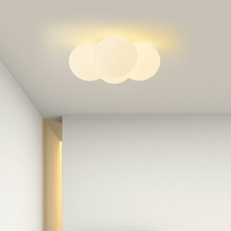 ضوء سقف مثبت بمصباح LED على شكل سحابة معدنية PVC حديثة وبسيطة لغرفة النوم 