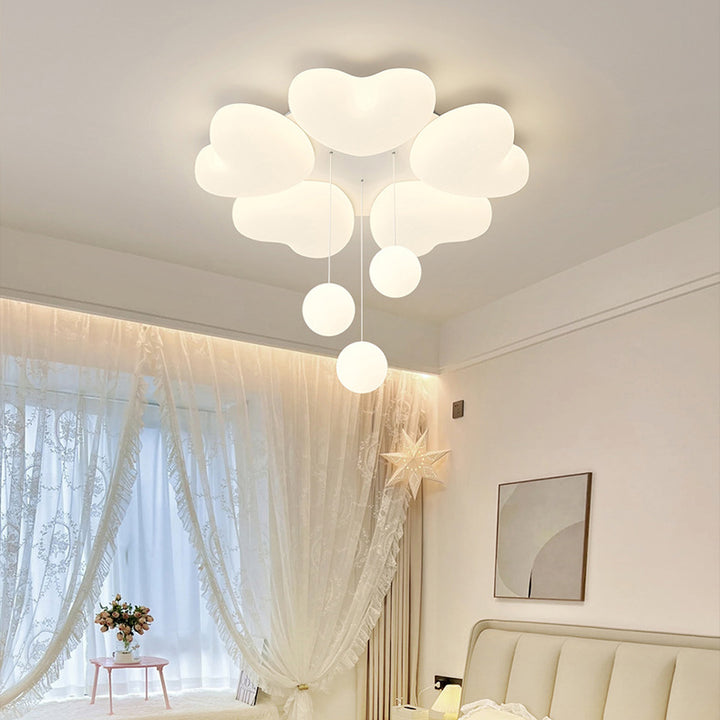 Zeitgenössische kreative Eisen-Creme herzförmige runde LED-Deckenleuchte für Schlafzimmer 