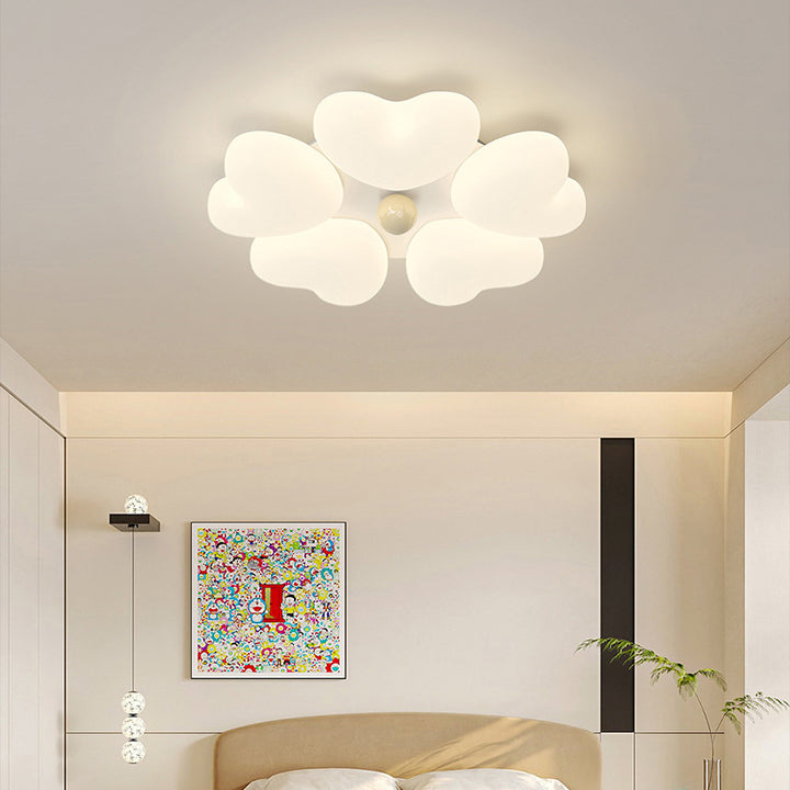 Zeitgenössische kreative Eisen-Creme herzförmige runde LED-Deckenleuchte für Schlafzimmer 