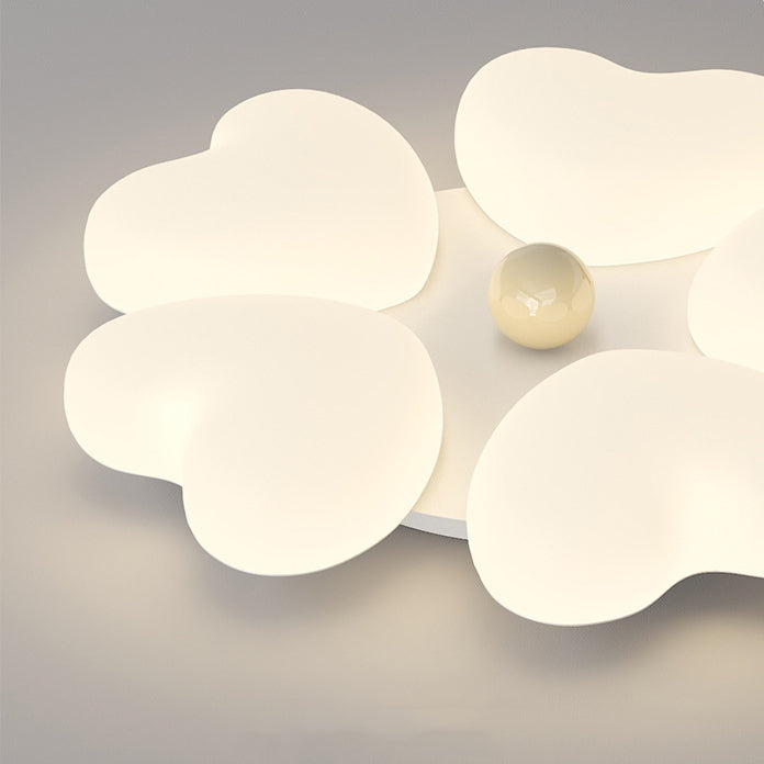 Zeitgenössische kreative Eisen-Creme herzförmige runde LED-Deckenleuchte für Schlafzimmer 