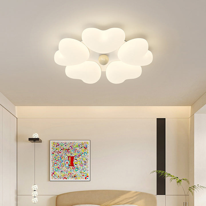 Zeitgenössische kreative Eisen-Creme herzförmige runde LED-Deckenleuchte für Schlafzimmer 