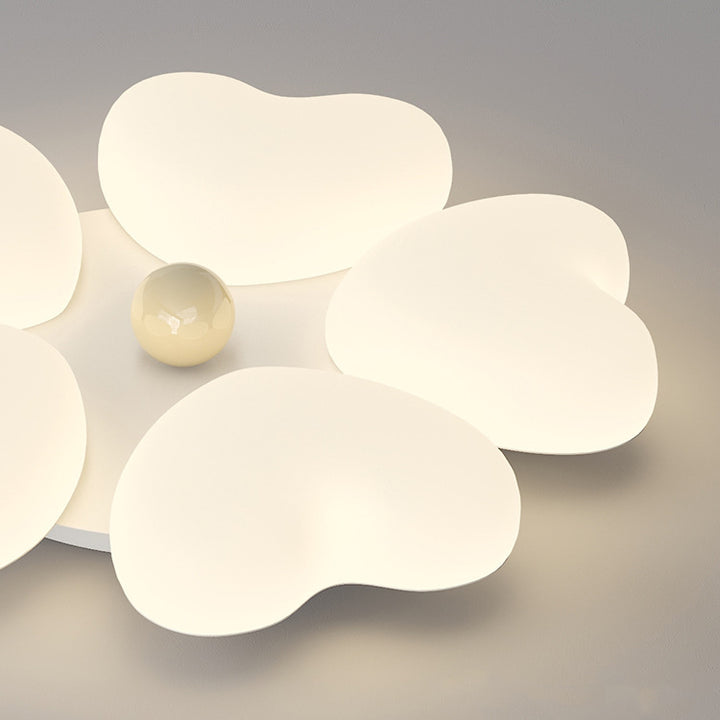 Zeitgenössische kreative Eisen-Creme herzförmige runde LED-Deckenleuchte für Schlafzimmer 