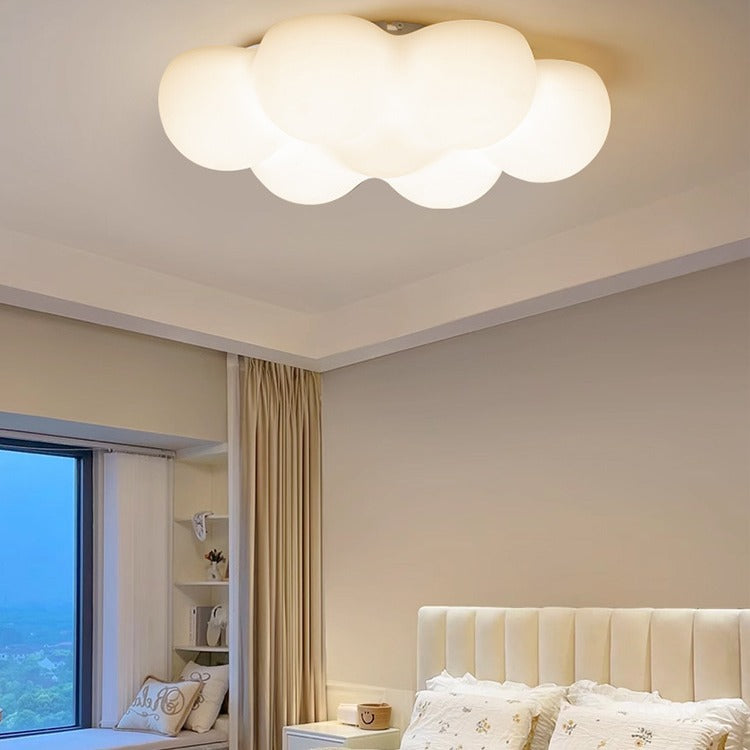 Zeitgenössische kreative PE Eisenwolkenförmige LED-Deckenleuchte für das Schlafzimmer 