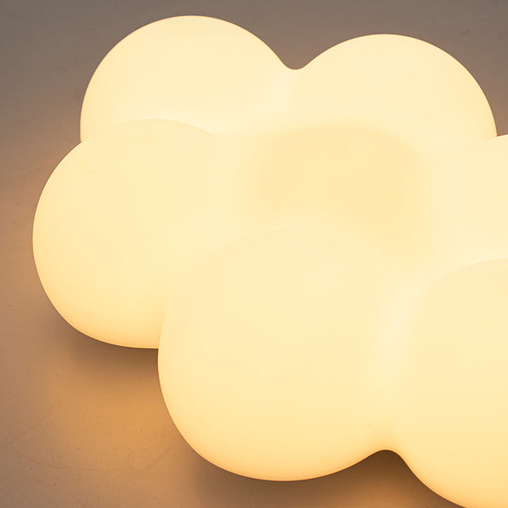Zeitgenössische kreative PE Eisenwolkenförmige LED-Deckenleuchte für das Schlafzimmer 