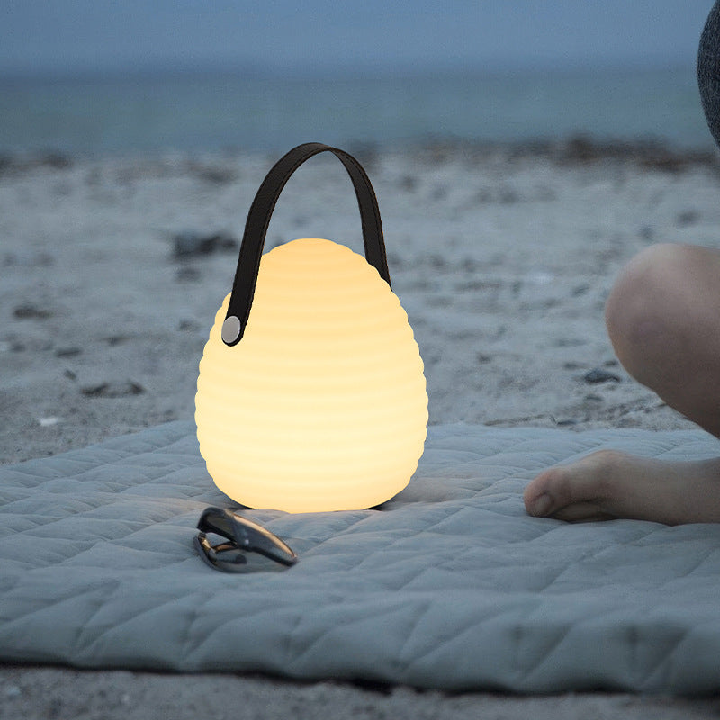 Lumière extérieure LED ronde portable en ABS PE créative contemporaine avec poignée pour patio extérieur 